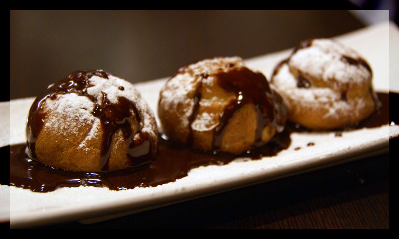 Thumbnail for Profiteroles met crème Chantille en chocoladesaus