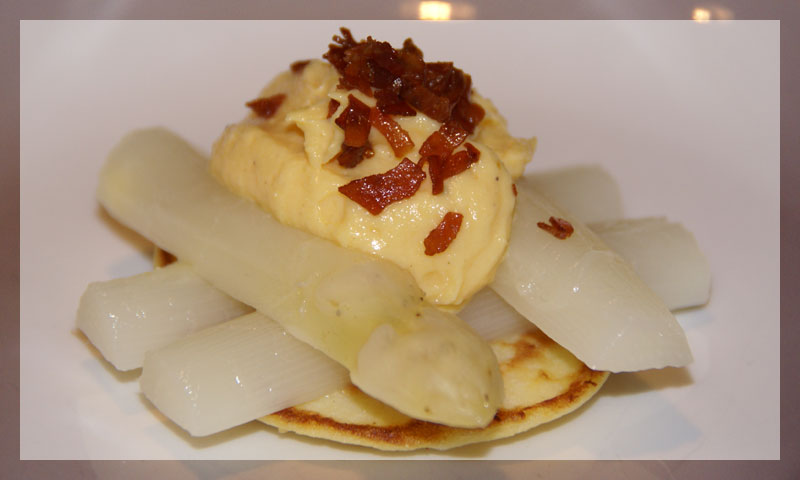 Thumbnail for Aardappel blini met asperges, crème van eidooier en krokante Pasham