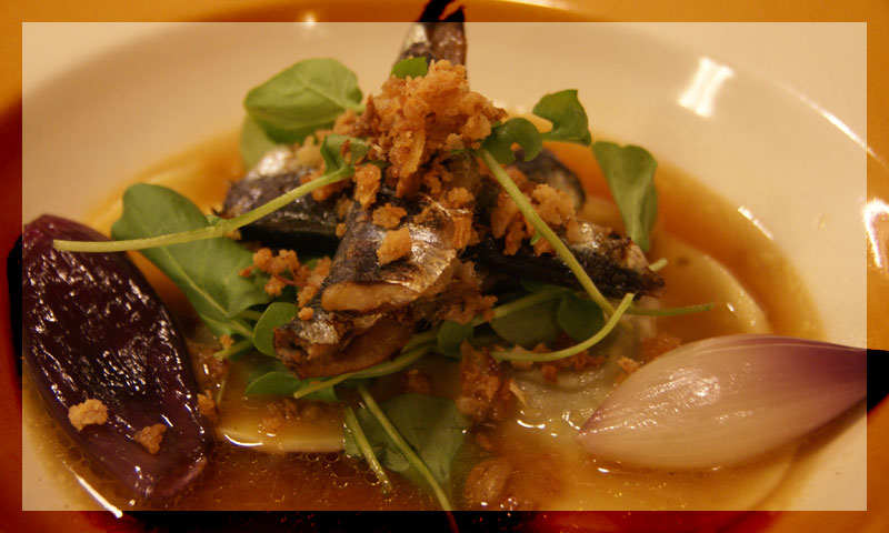 Thumbnail for Ravioli van aubergine, gegrilde sardines , rode ui en consommé van gegrilde groenten