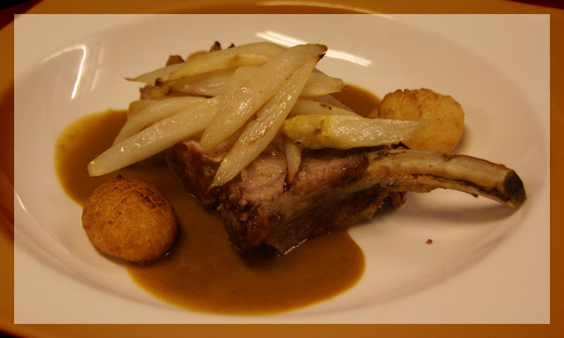 Thumbnail for Iberico varken met picklessaus en gewokte asperges, pommes dauphine