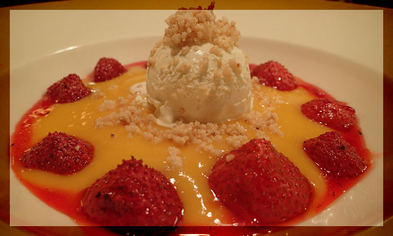Thumbnail for Mangosoepje met gekonfijte aardbeien, verveine-ijs en krokant van macademia noten